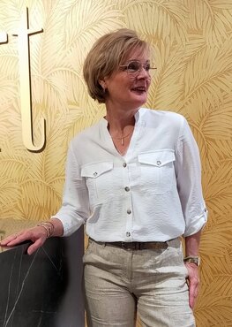 Yest Sanneke White