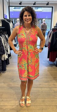 K-design Mouwloze jurk met design C400